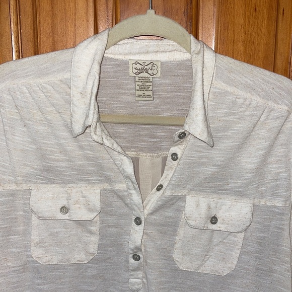 Cute button Up Shirt - Picture 2 of 3